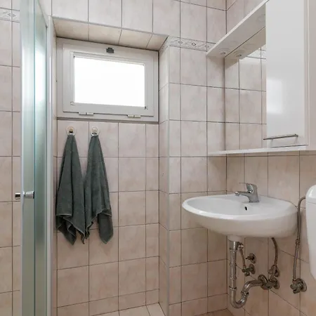 דירה With Parking Space Dolinci, - 7111 אומאג