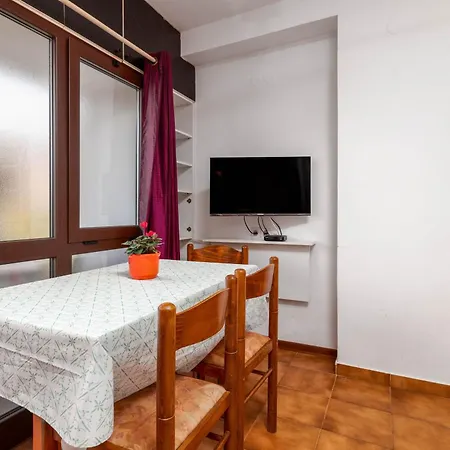 With Parking Space Dolinci, - 7111